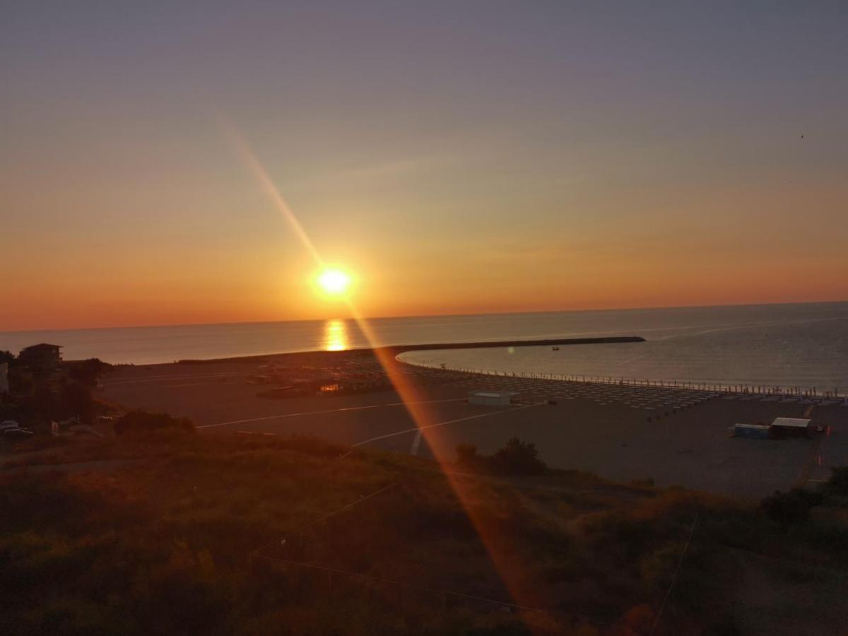 Sunrise Beachfront Relax Residence คอนสตันซา ภายนอก รูปภาพ